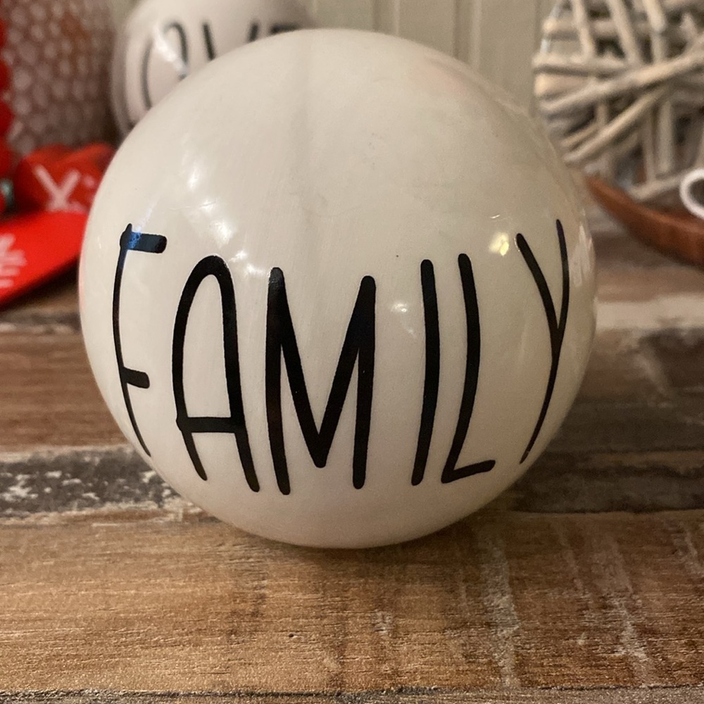Round ceramic ball that says family in  black writing. New - Picture 3 of 10